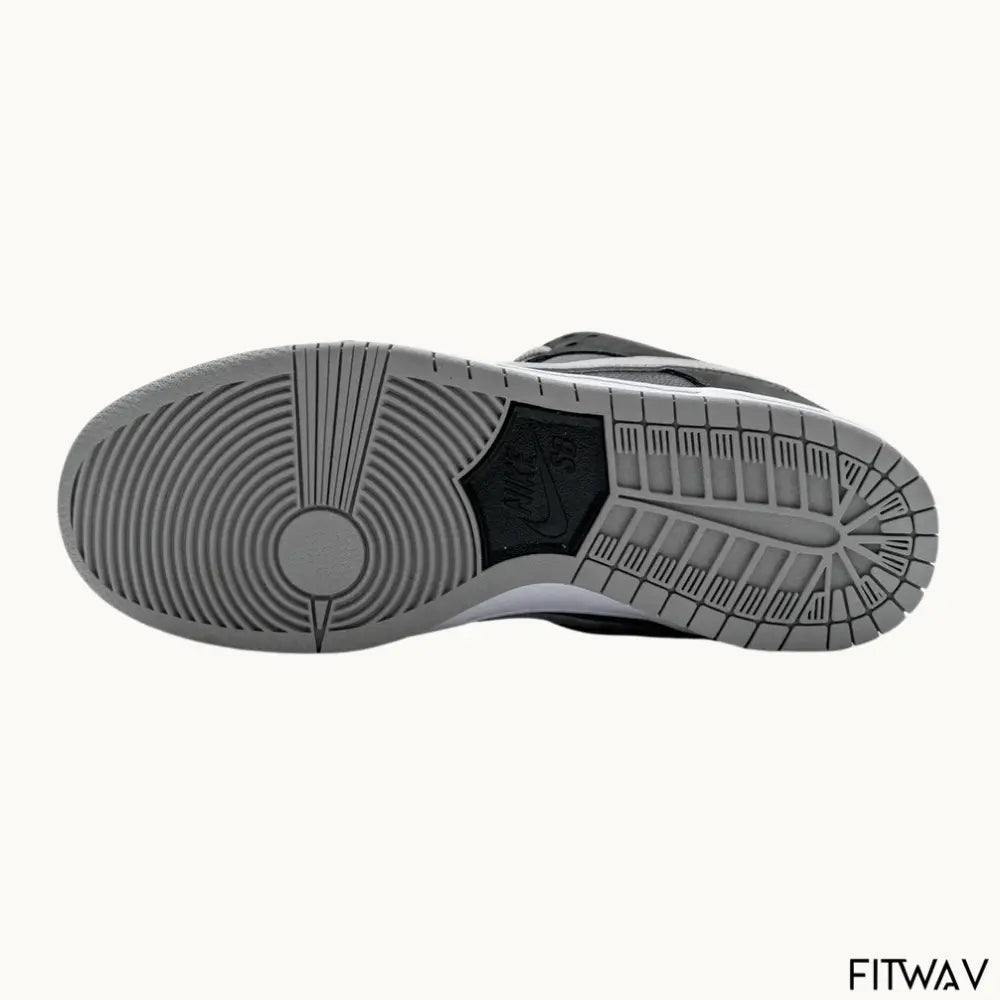 O Nike SB Dunk low pro fog shadow traz estilo autêntico e versatilidade unissex. Cabedal em camurça e couro, ideal para o dia a dia ou para o skate.