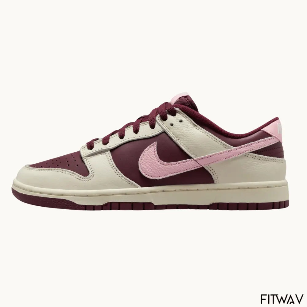 Combinação marcante de marrom e rosa em couro premium com conforto leve e estilo retrô.