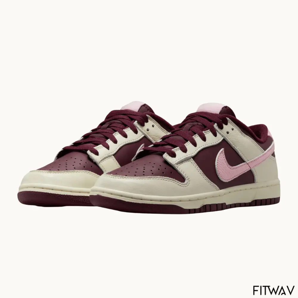 Combinação marcante de marrom e rosa em couro premium com conforto leve e estilo retrô.